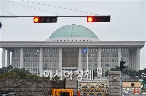  담뱃값 내리자는 한국당…역제안으로 받아친 이재명