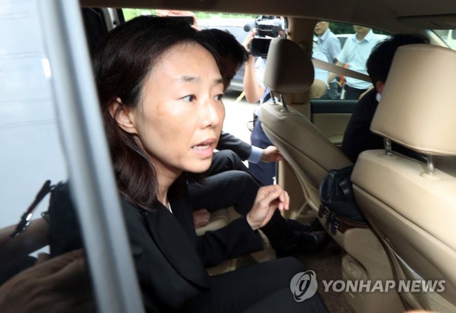 '문화계 블랙리스트' 조윤선 석방…"이게 나라냐" 들끓는 여론
