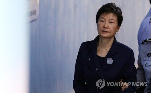 '국정농단' 박근혜 변호인 "전부 무죄…정치적 책임졌다"