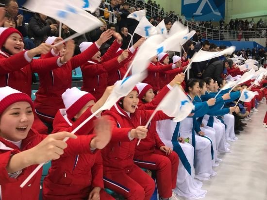  북한의 미녀 응원단, 평창을 사로잡다