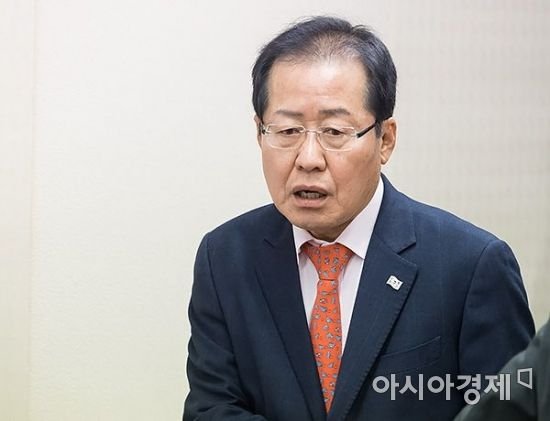 홍준표 "김정은이 불러 준대로 받아적은 위장평화쇼"