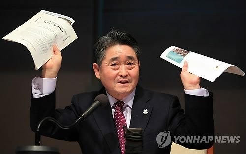“택시운전사 김사복은 빨갱이” 지만원 검찰 송치