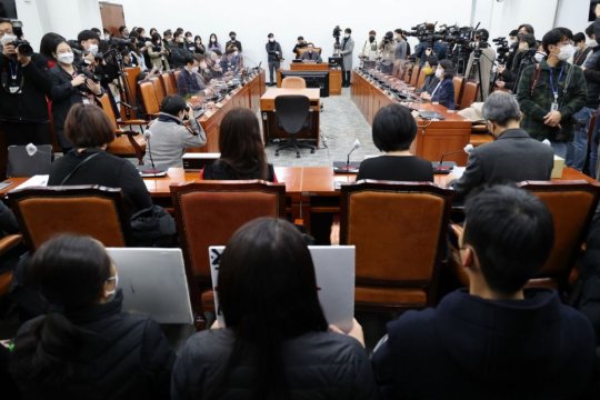유족 만난 이태원참사 국조특위…"철저한 진상규명"