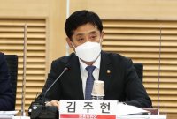 김주현 금융위원장 "금융업계 기술변화 활용하도록 성역없이 기존 규제 재검토"