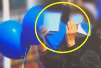 "이재명 지키려고" 유세장에 '손거울' 등장한 이유