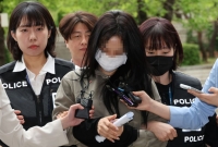 모자 안 쓴 '손흥민 협박녀' …경찰 "복장은 자율"