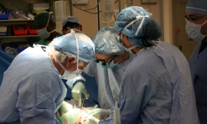 산부인과 수술 장면 생중계…중요부위 노출에 5만명 몰려