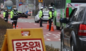 '고속도로 질주' 대리기사 얼굴 보고 '경악'..."옆자리서 술마시던 사람인데"