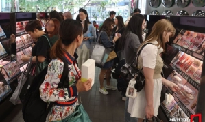 "Must-Buy in Korea": 7 Handpicked K-Beauty Items Selected by Vogue