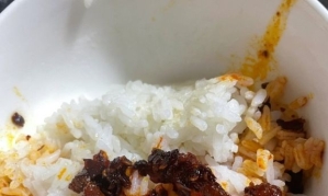 충격적인 급식 사진에 '발칵'…"교사는 고기반찬, 중학생은 양념만"