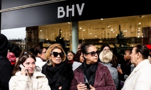 "감히, 격 떨어지게" 샤넬 걸치던 콧대…'2000원 중국 옷'에 우르르