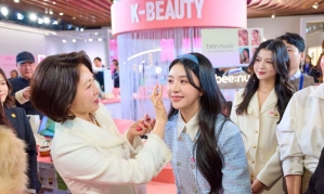 김혜경 여사 면전에서 깜짝 고백한 걸그룹 멤버 "군대도 다녀왔다"