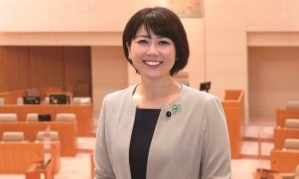 유부남 부하와 '러브호텔' 간 女시장, 또 당선…"여성 동정표 쏟아져"