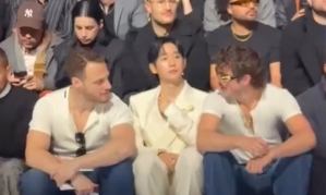 Jung Haein Squeezed Between 'Manspreading' Western Men... "Treated Like He's Invisible" Sparks Racial Discrimination Controversy