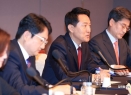 토론회 나선 鄭·吳, '안전불감' '무능' 난타전