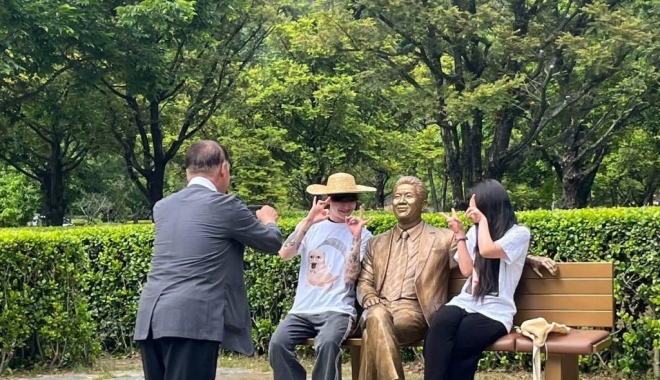 李대통령, 봉하마을 '일베' 사진 논란에 "사이트 폐쇄·징벌 배상 검토"