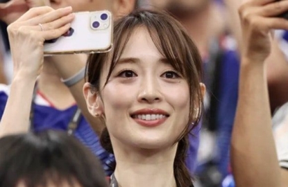 She's So Pretty"... Japanese Fans Cheer as Footballer's Wife Spotted During  World Cup Broadcast - The Asia Business Daily