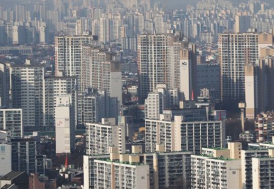 "주요국 집값 상승…코로나發 경기위축 완충역할"
