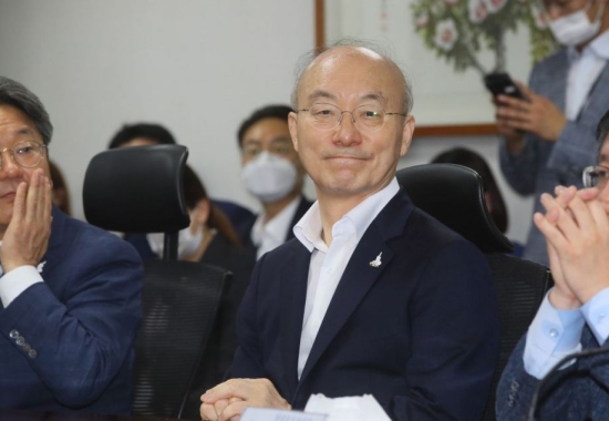 청와대 前참모들, '직' 버리고 택한 '집' 억대 상승