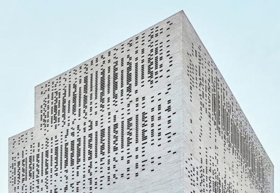 요즘 청담 명품거리 가봤니… 2030 새 놀이터됐다