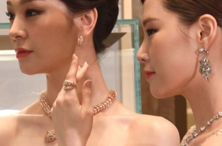 "자기야, 추석 지나면 또 오른대"…한국에서만 3년간 7번 가격 올린 명품 브랜드