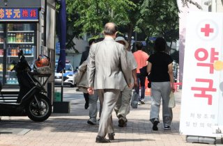 기업 10곳 중 7곳 "정년 연장 부담…퇴직 후 재고용 선호"