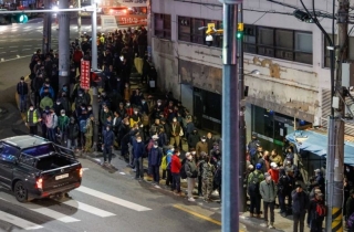 지난달 취업자 12만3000명 늘어…건설·제조업 부진