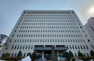 “샤넬 가방 흔적 찾는다”…檢, 김건희 수행비서 노트북 확보