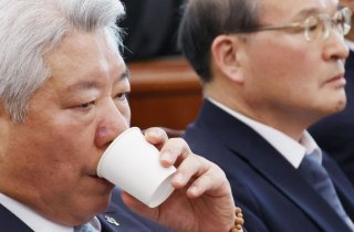 민주당, 김홍일 방통위원장 탄핵안 당론 채택
