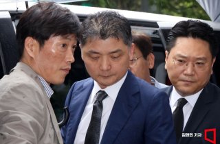 김범수 카카오 창업자, 구속 하루 만에 8시간 검찰 조사