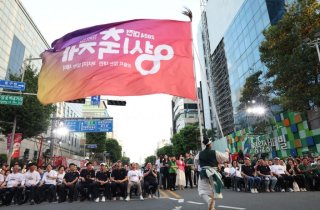 축제하면 대박일 줄 알았는데…소비도, 방문객도 줄었다?[축제공화국]