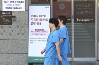 의료 파업에 당근 내놓는 정부…의대 여건 개선에 5조 투입