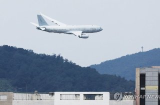 레바논 체류 국민 등 97명 서울공항 도착…군수송기로 귀국