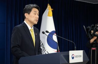 교육부, 의대생 '내년 복귀' 조건 휴학 승인…의대 5년제 검토