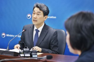 교육부, 의대생 휴학 조건 없이 승인한다…"대학 자율 판단"