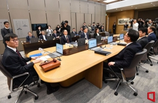 금리내린 금통위원들 수출둔화 일제 우려 "금리내려 성장률 올려야"