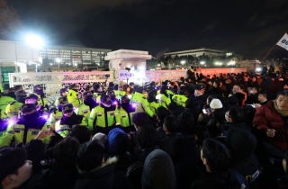 장기불황 문턱 경고음...내년 성장률 1%대 전망 잇따라 