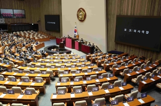 尹대통령 탄핵소추안 국회 본회의 보고…이르면 6일 표결