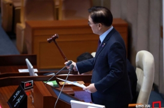 감사원장·검사 3인 탄핵소추안 국회 본회의 통과…직무정지