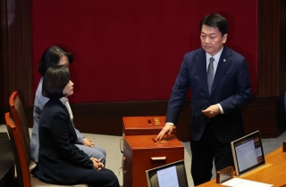 '尹 탄핵안' 투표 참석한 안철수 "국민 뜻에 따라 투표"