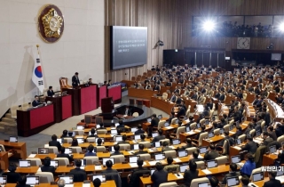 '내란 상설특검'·혐의자 신속체포안'…국회 본회의 통과