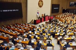 정치학자 573명 "질서있는 퇴진은 눈속임…尹탄핵" 실명 시국선언 