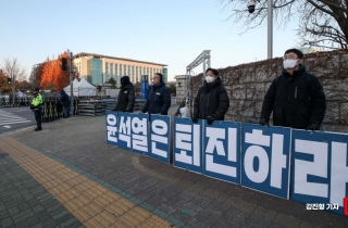 최대 화두 된 尹조기퇴진 방법론…구속으로 직무정지될까