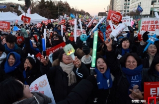 노동계·시민사회 "내란 수괴 윤석열 체포하고 구속해야"