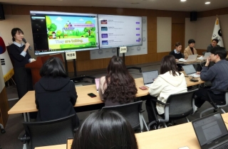 대통령은 '교육자료' 공약, 교육부는 '검정' 시작…AI 교과서 '엇박'