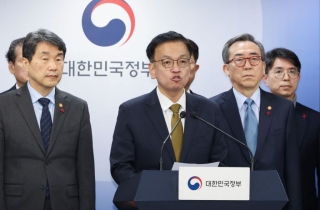 최상목, 권한대행 일정 개시…오후 6시 서면 대국민담화