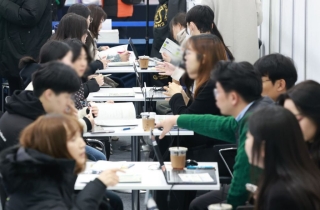 오늘 정시 접수 마감…'의대 열풍'에 SKY 평균 경쟁률 하락