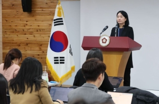 헌재 "수사기록 송부, 법적 문제 없어…朴 탄핵때도 이의 기각"