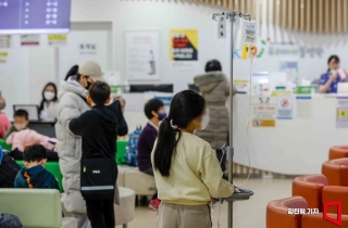 "외래환자 10명 중 1명 호흡기환자"…역대급 퍼지는 '인플루엔자'