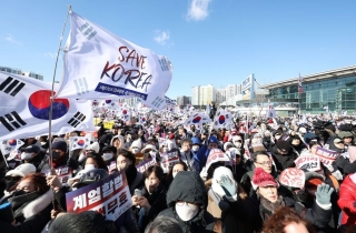 맹추위 속 전국 곳곳서 '尹 탄핵' 찬반 집회